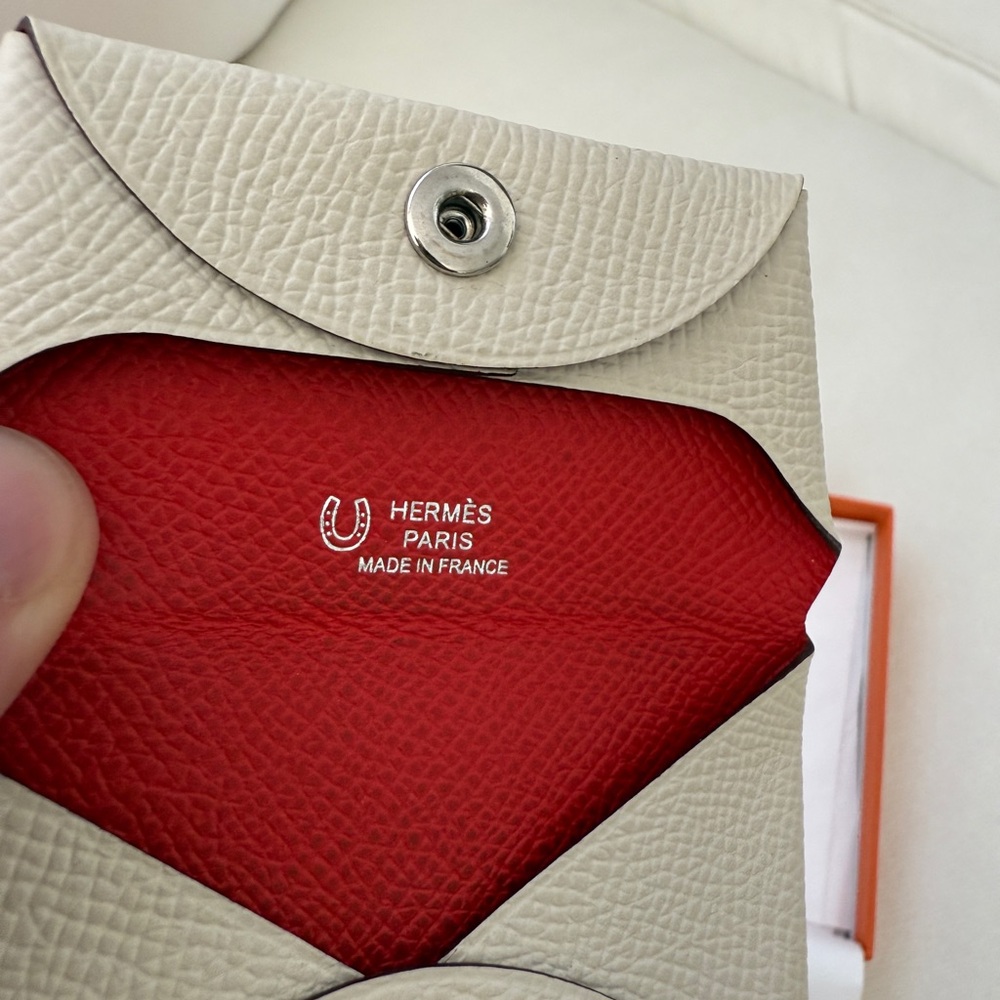 Hermès Special Order Craie & Rouge Verso Leather Coin & Card Holder.